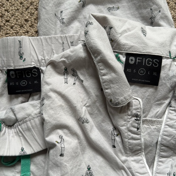 FIGS Pajama Set - Picture 2 of 5